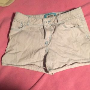 White jean shorts with blue lining